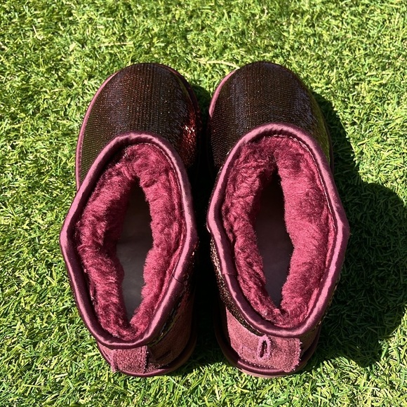 NWT UGG Ultra Mini Boots - Picture 4 of 8